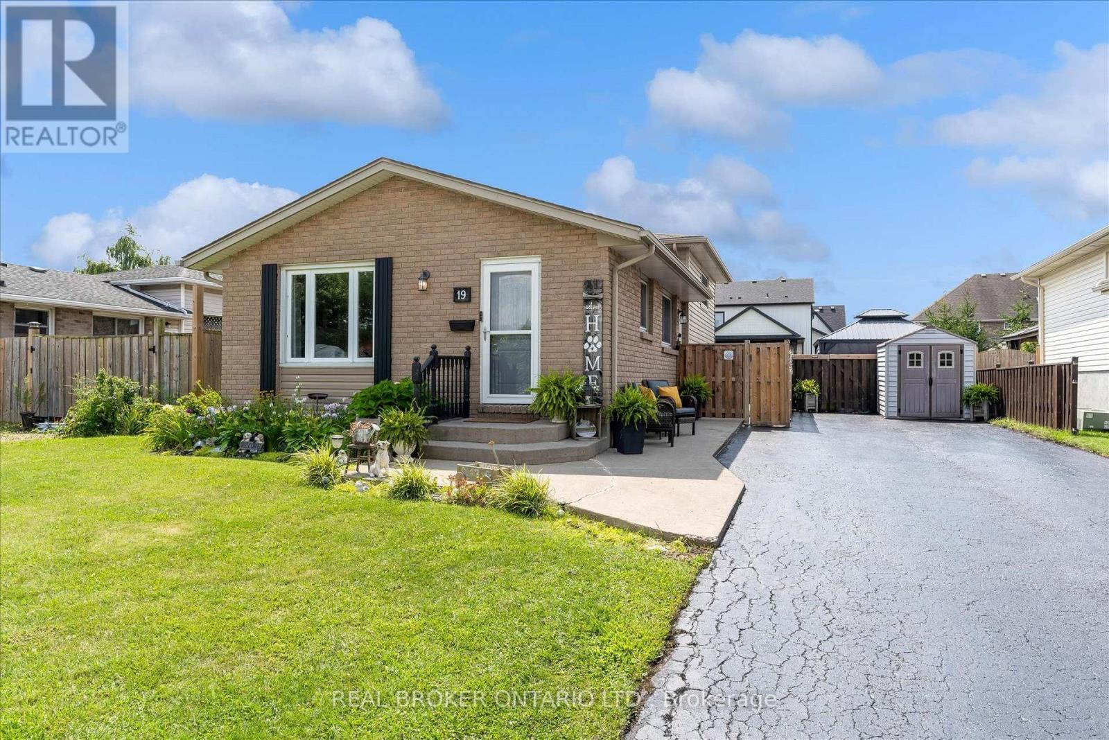 19 Acadia Drive, Welland, Ontario  L3C 6L4 - Photo 3 - X13648750