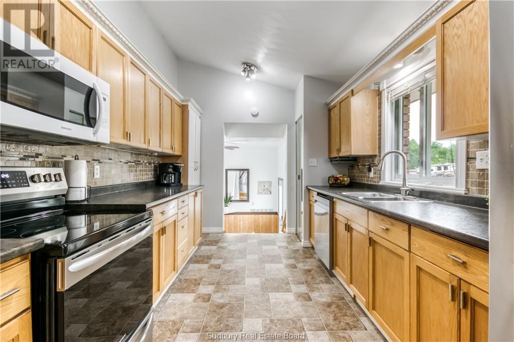 1825 Mccrea Heights Avenue, Val Caron, Ontario  P3N 1M5 - Photo 13 - 2129682