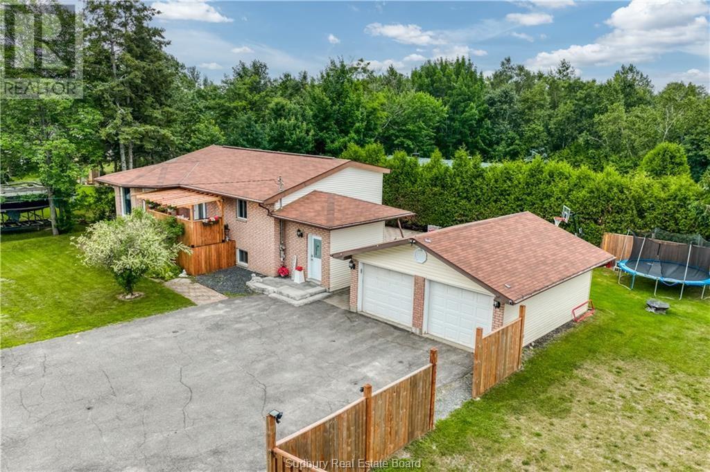 1825 Mccrea Heights Avenue, Val Caron, Ontario  P3N 1M5 - Photo 2 - 2129682