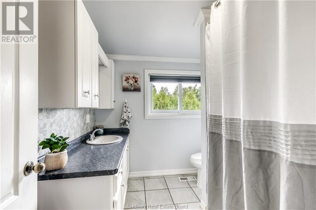 1825 Mccrea Heights Avenue, Val Caron, Ontario  P3N 1M5 - Photo 25 - 2129682