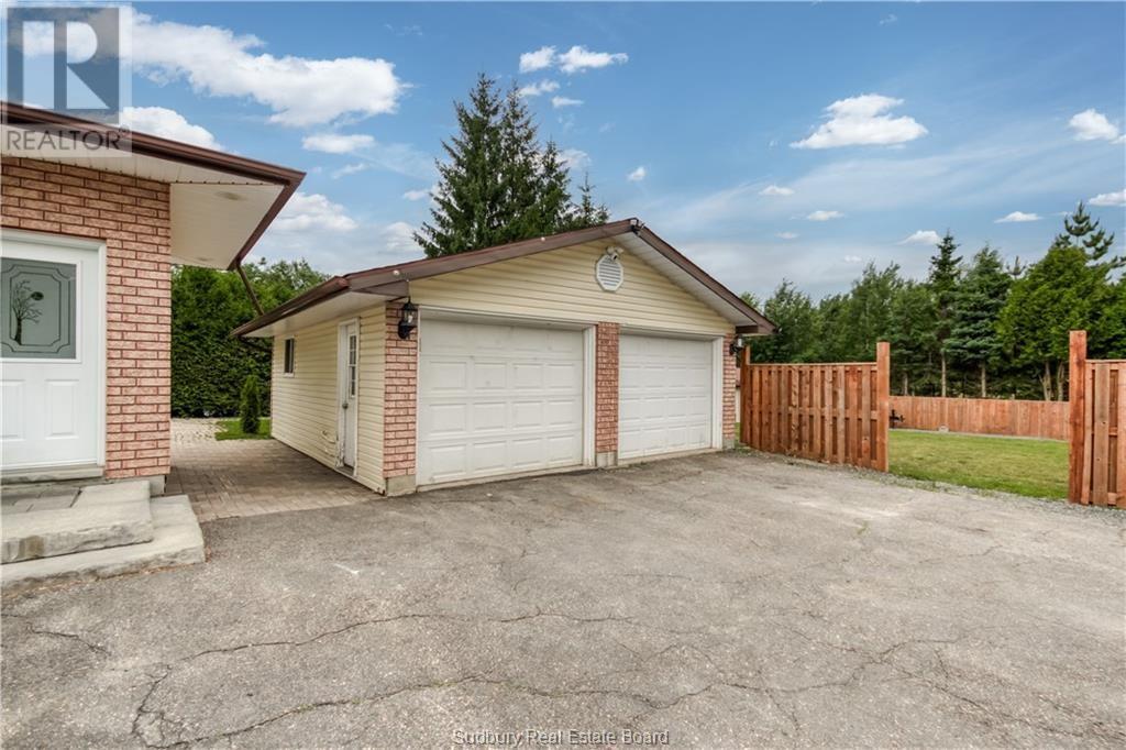 1825 Mccrea Heights Avenue, Val Caron, Ontario  P3N 1M5 - Photo 4 - 2129682