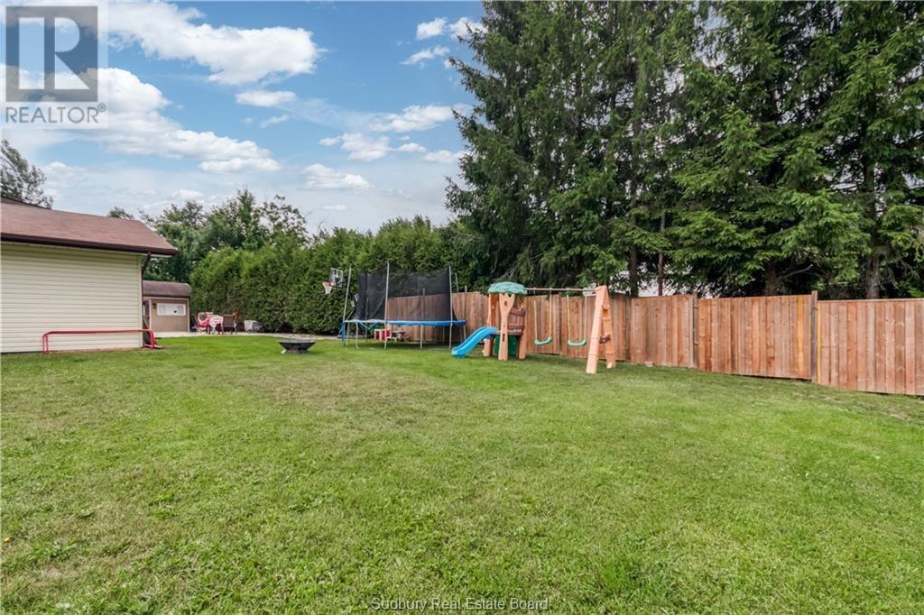 1825 Mccrea Heights Avenue, Val Caron, Ontario  P3N 1M5 - Photo 6 - 2129682