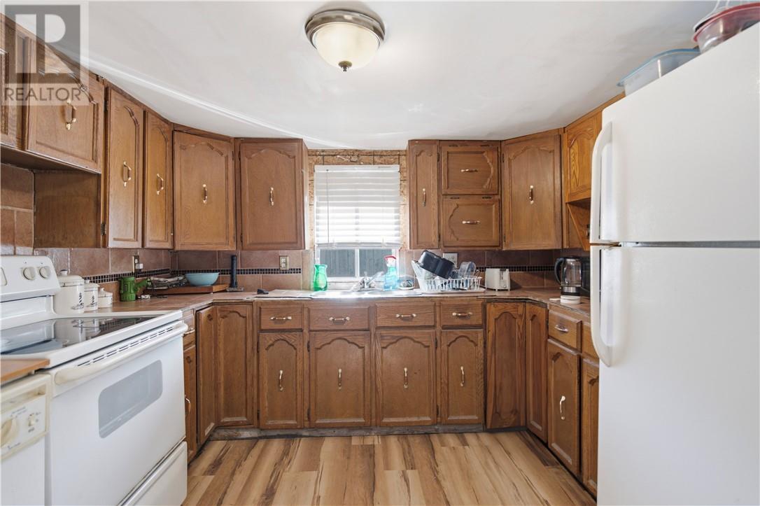 36 Dryden Road E, Wahnapitae, Ontario  P0M 3C0 - Photo 3 - 2129674