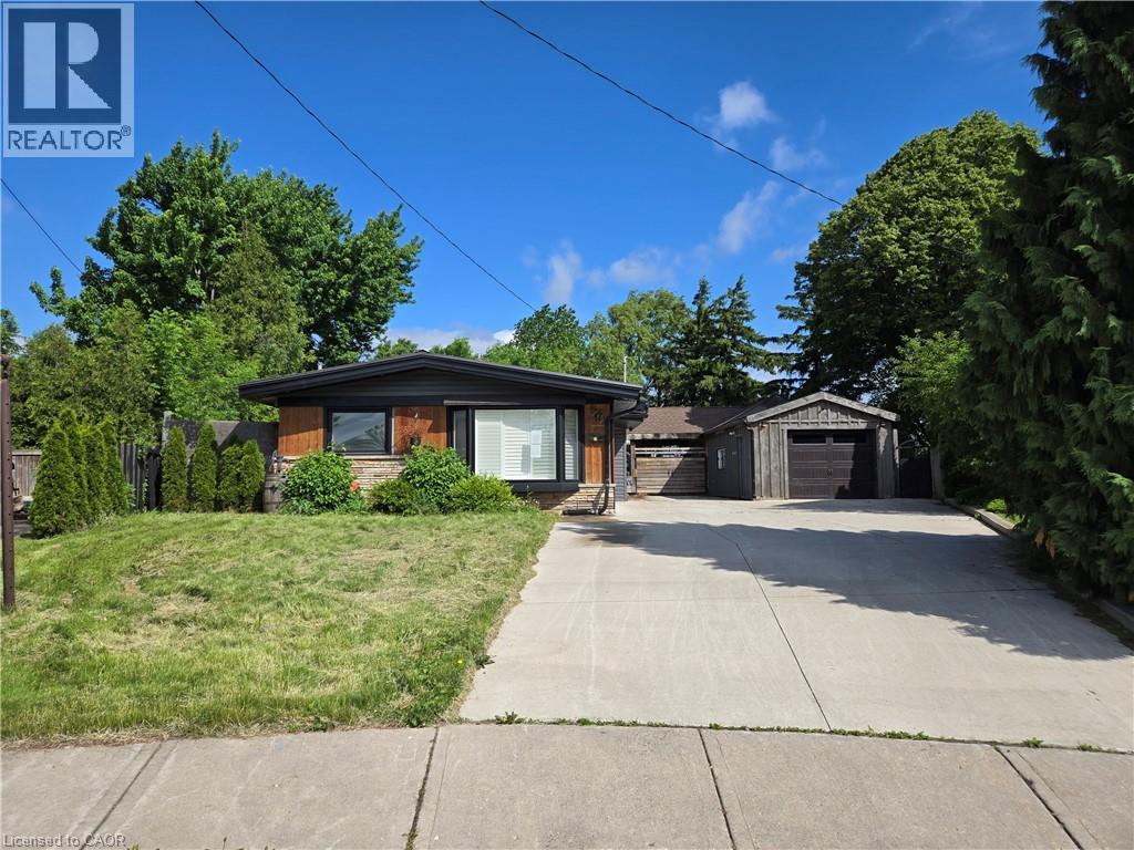 17 CARMEN Avenue, Hamilton, Ontario