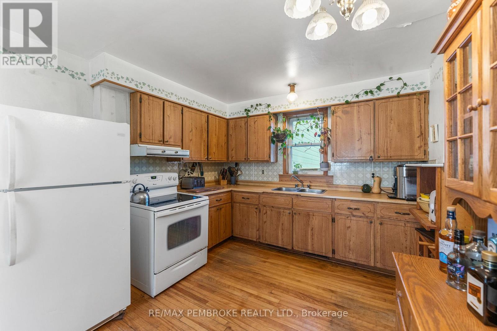 570 Eganville Road, Pembroke, Ontario  K8A 4E9 - Photo 17 - X13648726