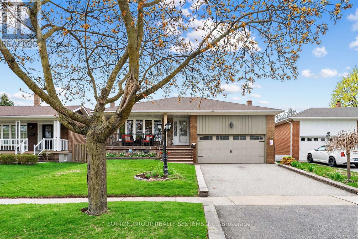 228 Chantenay Drive, Mississauga, Ontario  L5A 1E4 - Photo 1 - W13648736