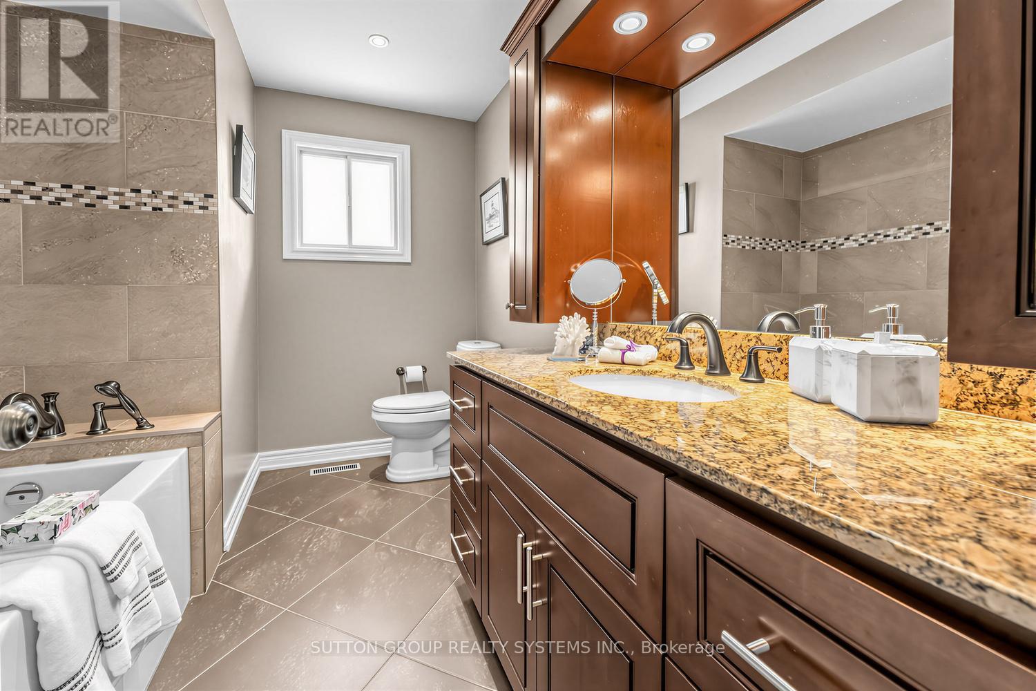 228 Chantenay Drive, Mississauga, Ontario  L5A 1E4 - Photo 15 - W13648736