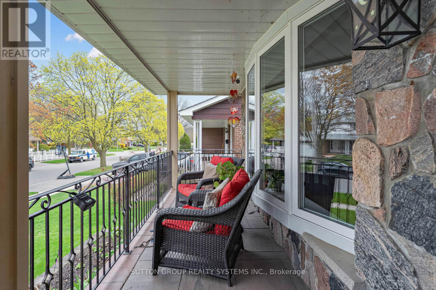 228 Chantenay Drive, Mississauga, Ontario  L5A 1E4 - Photo 3 - W13648736
