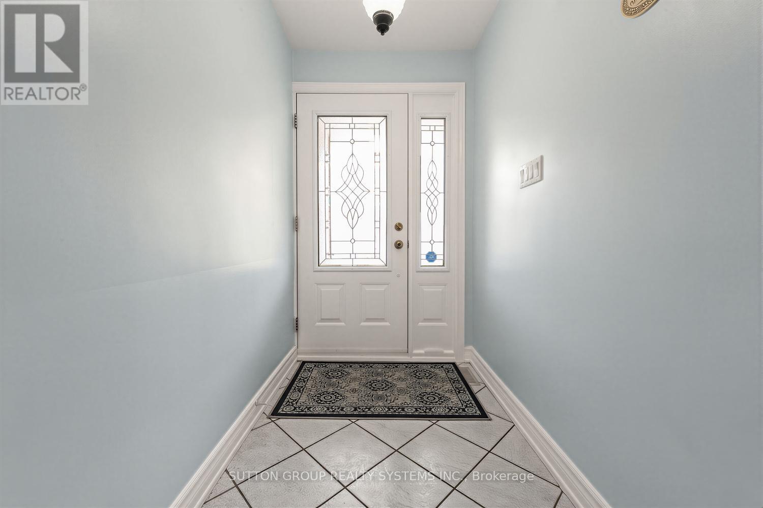 228 Chantenay Drive, Mississauga, Ontario  L5A 1E4 - Photo 4 - W13648736