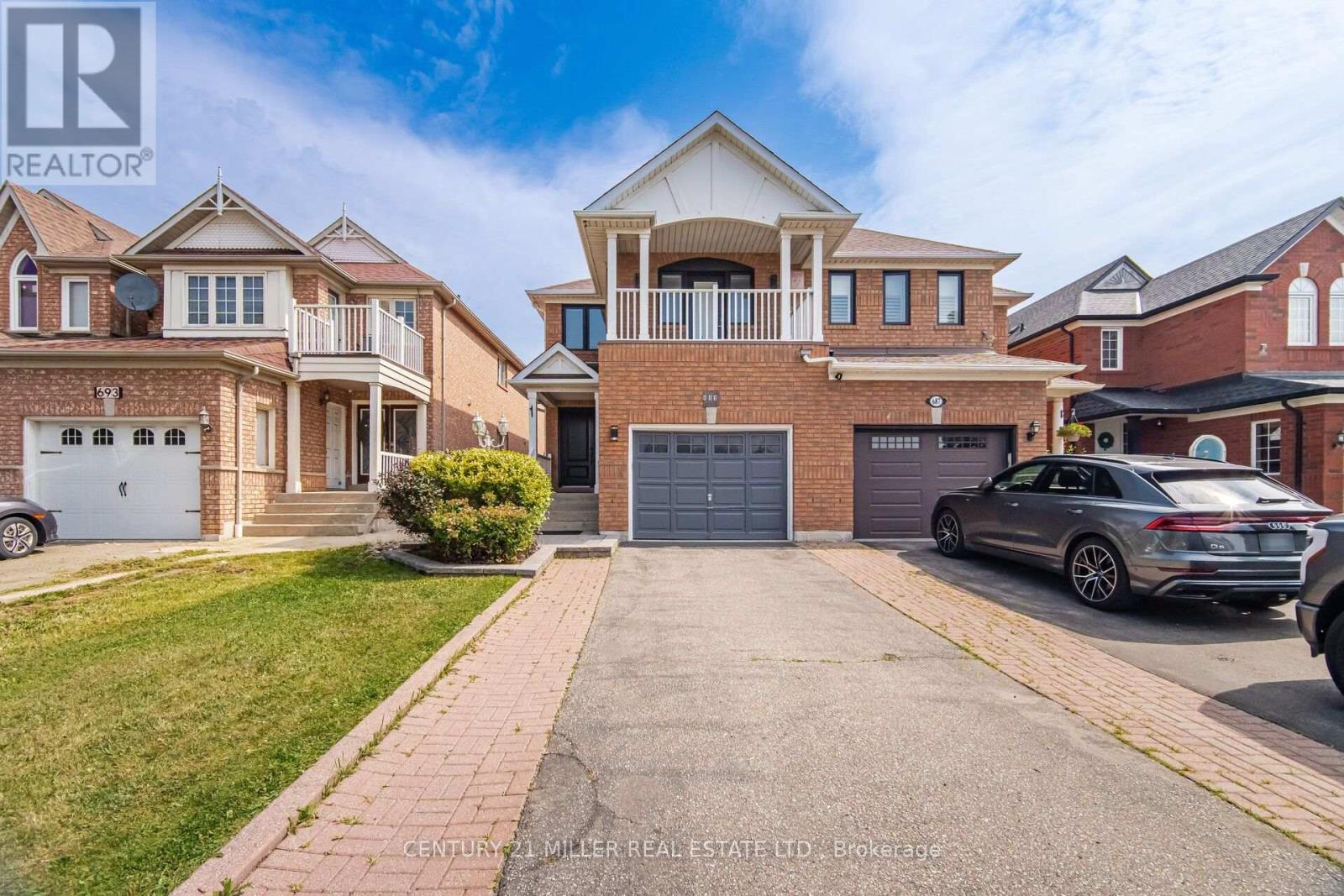 689 Macbeth Heights, Mississauga, Ontario  L5W 1E5 - Photo 2 - W13648740