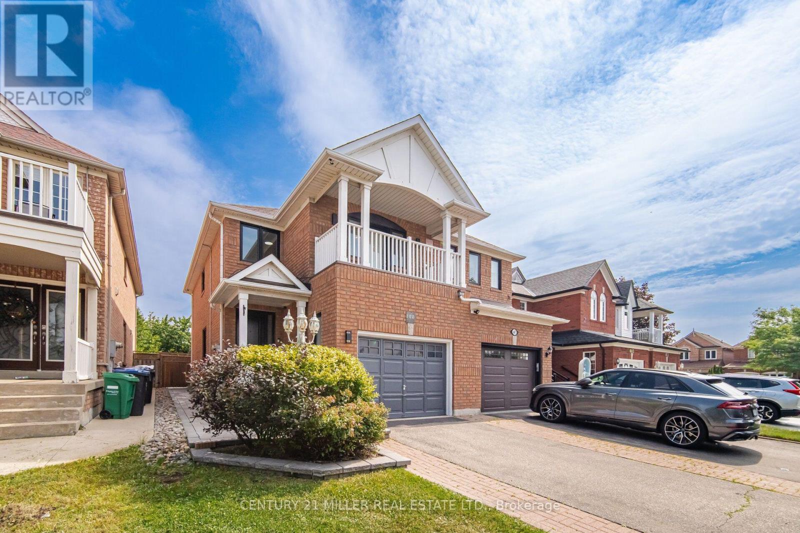 689 Macbeth Heights, Mississauga, Ontario  L5W 1E5 - Photo 3 - W13648740