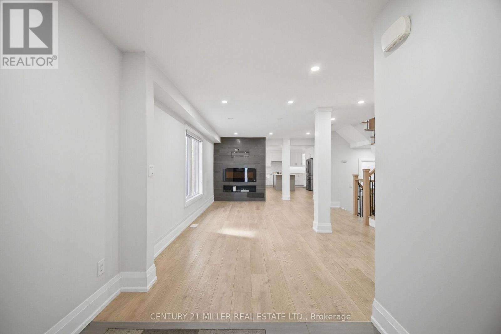 689 Macbeth Heights, Mississauga, Ontario  L5W 1E5 - Photo 6 - W13648740