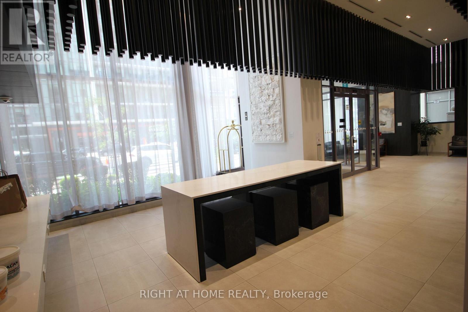 602 - 4065 Confederation Parkway, Mississauga, Ontario  L5B 0L4 - Photo 2 - W13648752