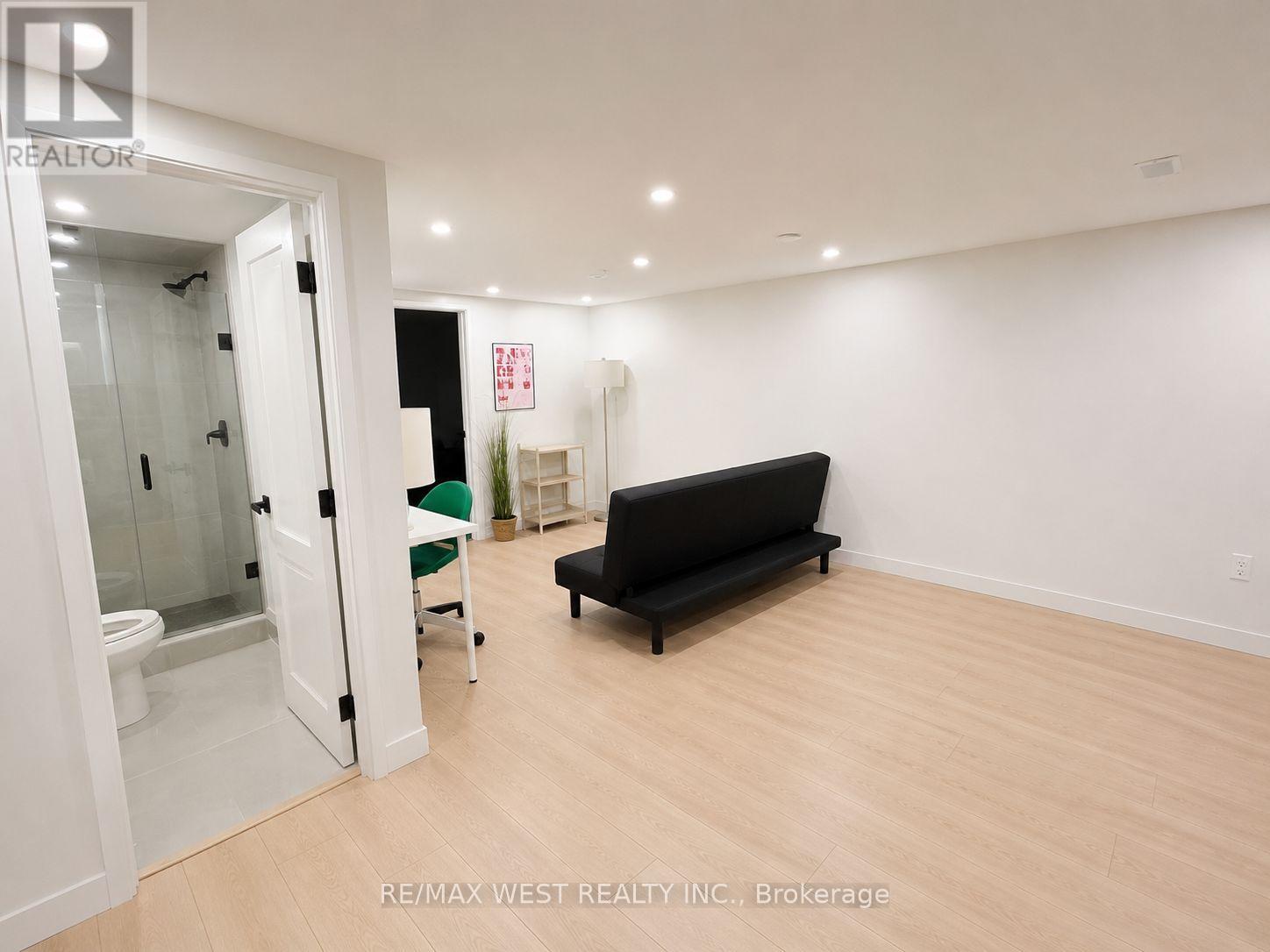 5 - 202 Perth Avenue, Toronto, Ontario  M6P 3X8 - Photo 4 - W13642580