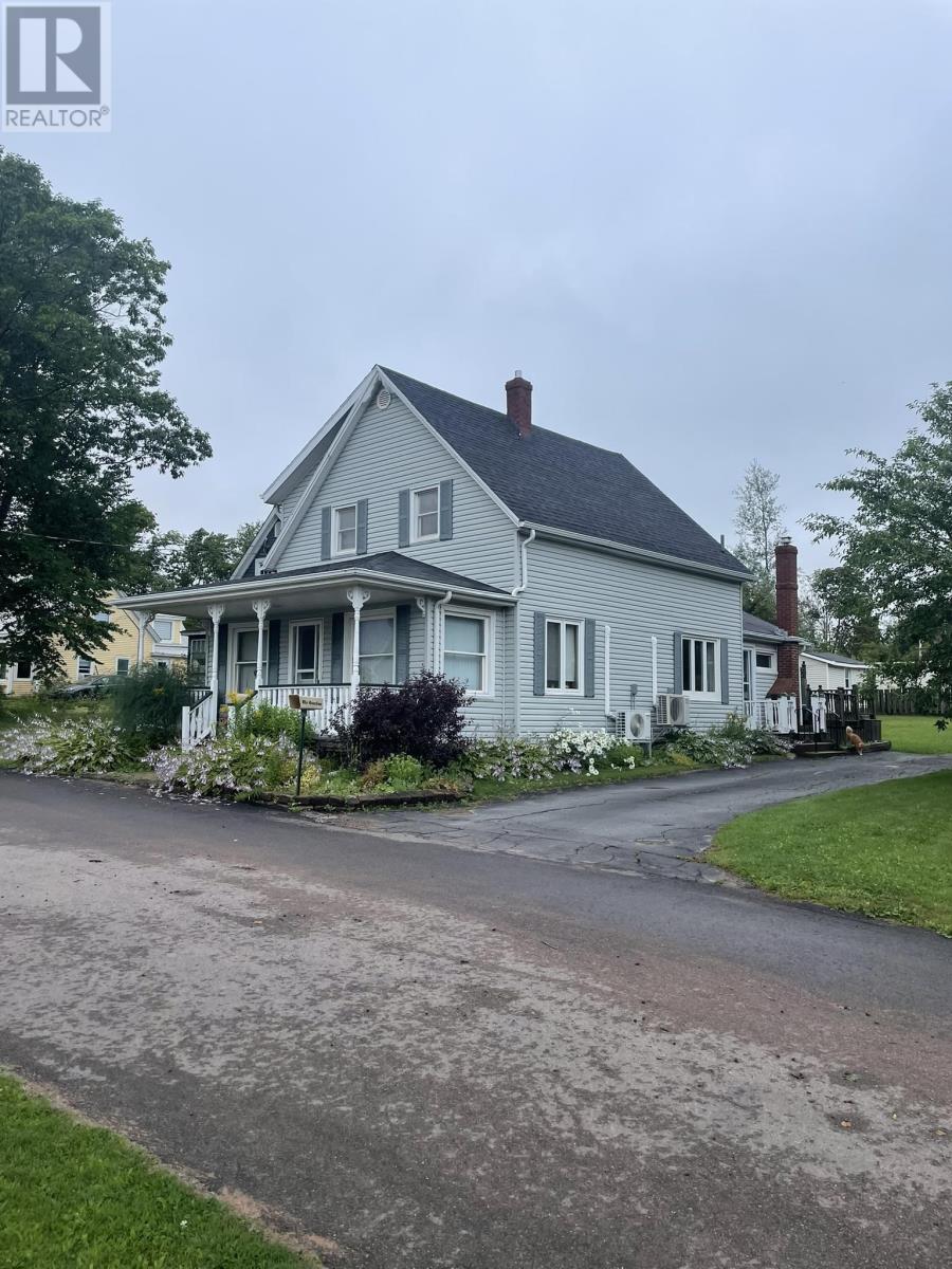 10 Ross Street, Mount Stewart, Prince Edward Island  C0A 1T0 - Photo 1 - 202619894