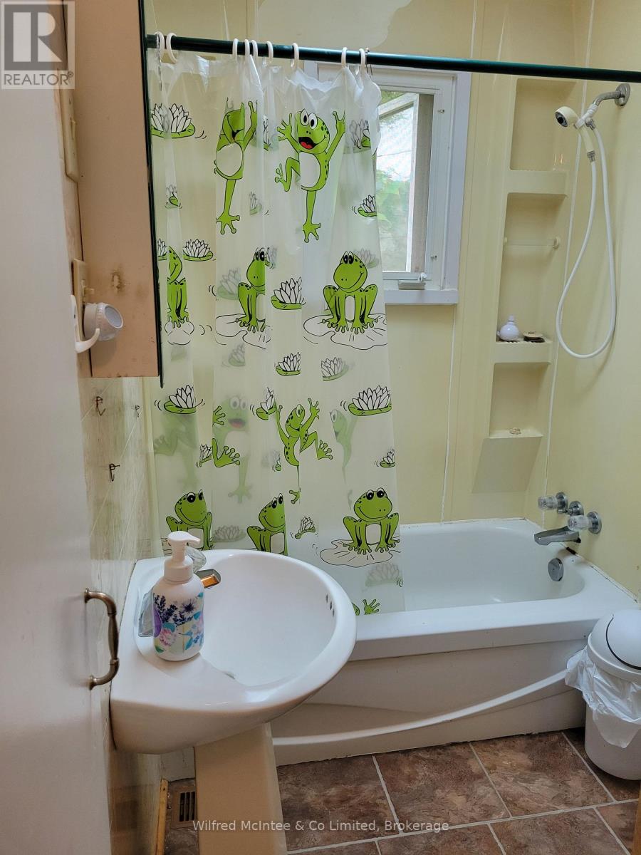 575 11th Street, Hanover, Ontario  N4N 1T4 - Photo 6 - X13556046