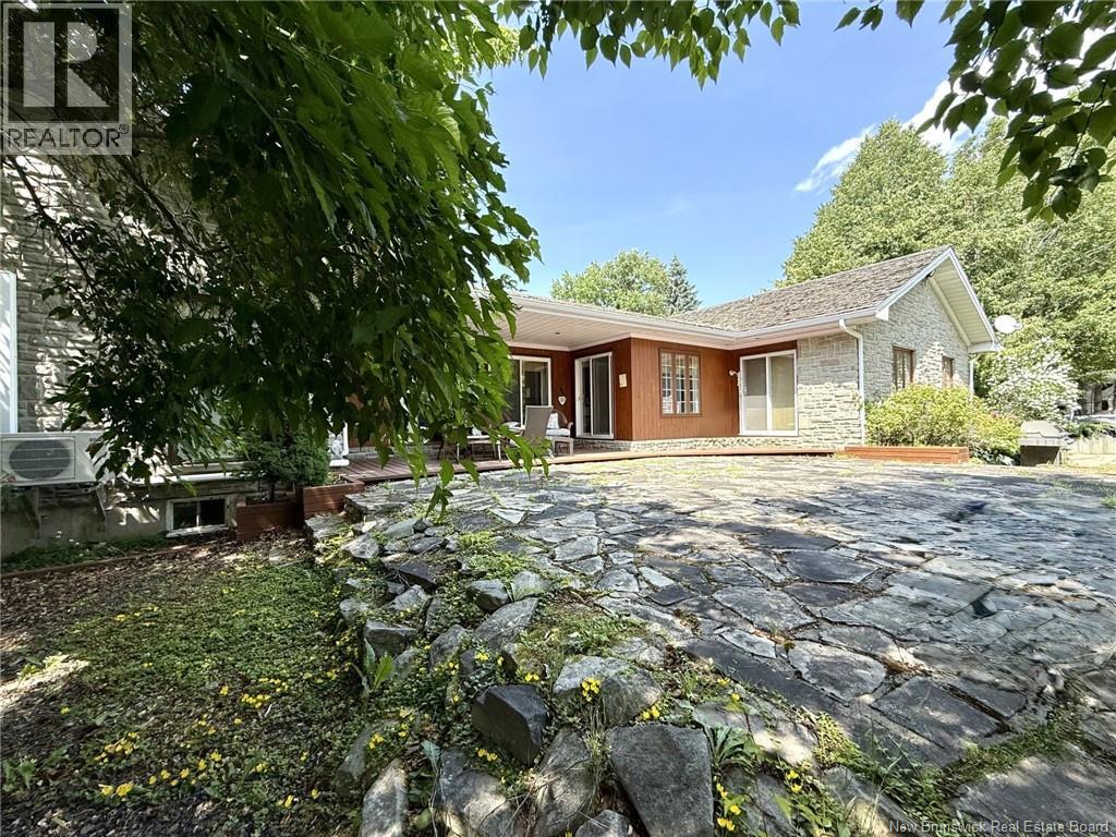 728 Boul. St-Pierre Ouest, Caraquet, New Brunswick  E1W 1A1 - Photo 5 - NB145514