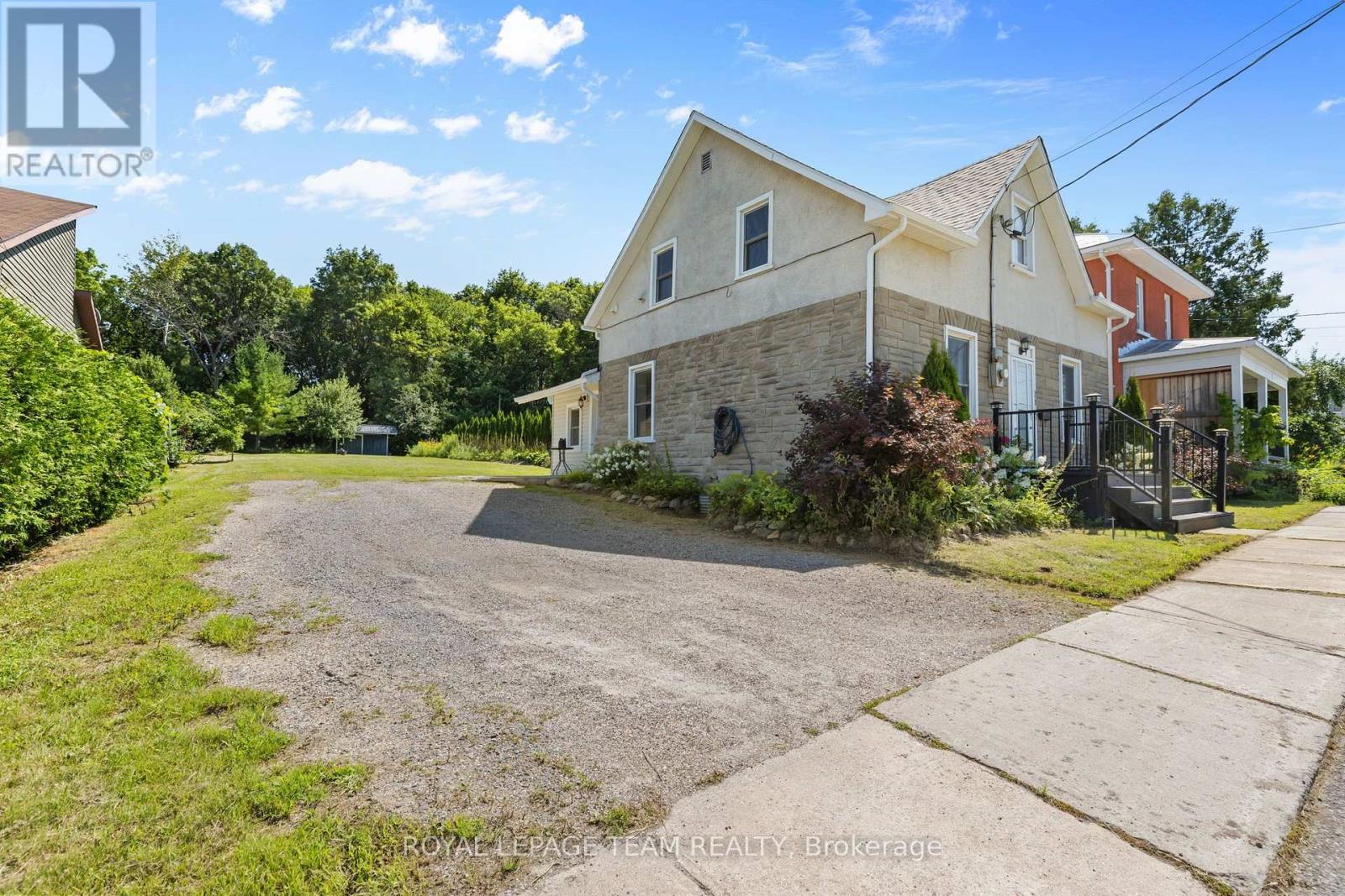 79 Mutual Avenue, Renfrew, Ontario  K7V 3R4 - Photo 2 - X13648872