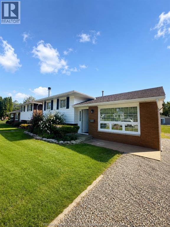 MLS# 26019141: 1860 Service ROAD, Kingsville, Canada