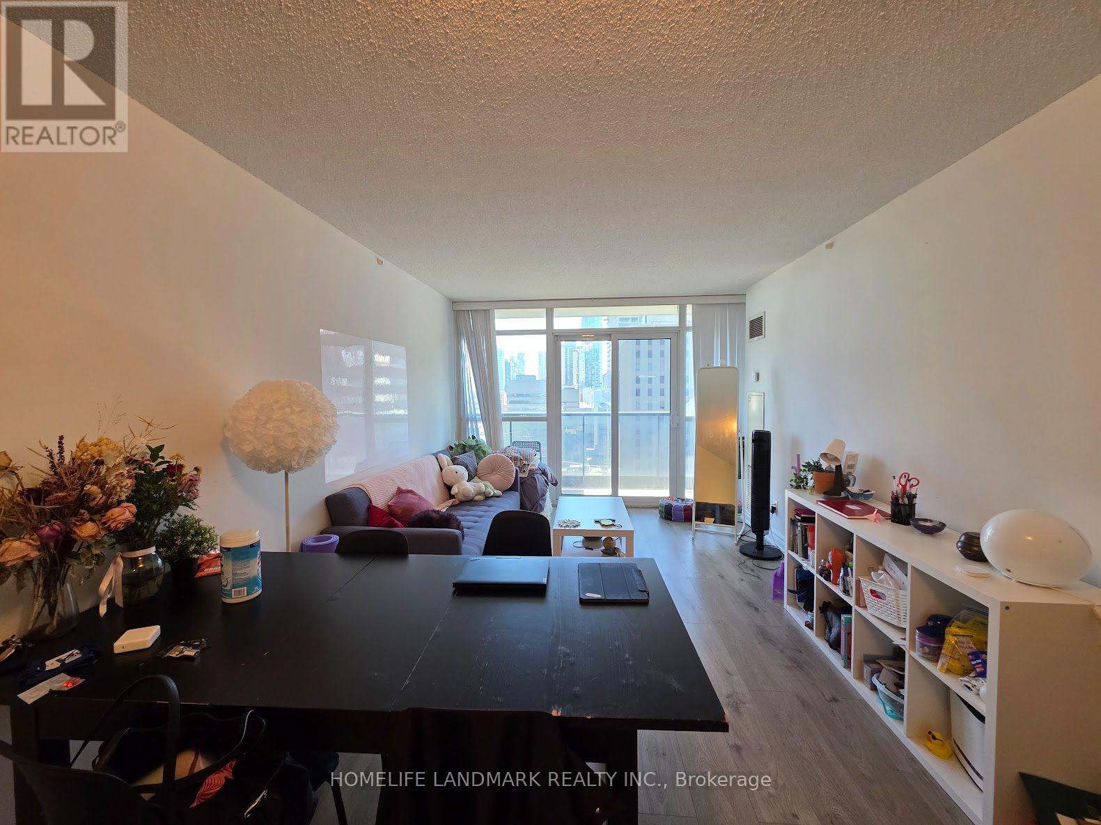 1810 - 21 Carlton Street, Toronto, Ontario  M5B 1L3 - Photo 2 - C13647982