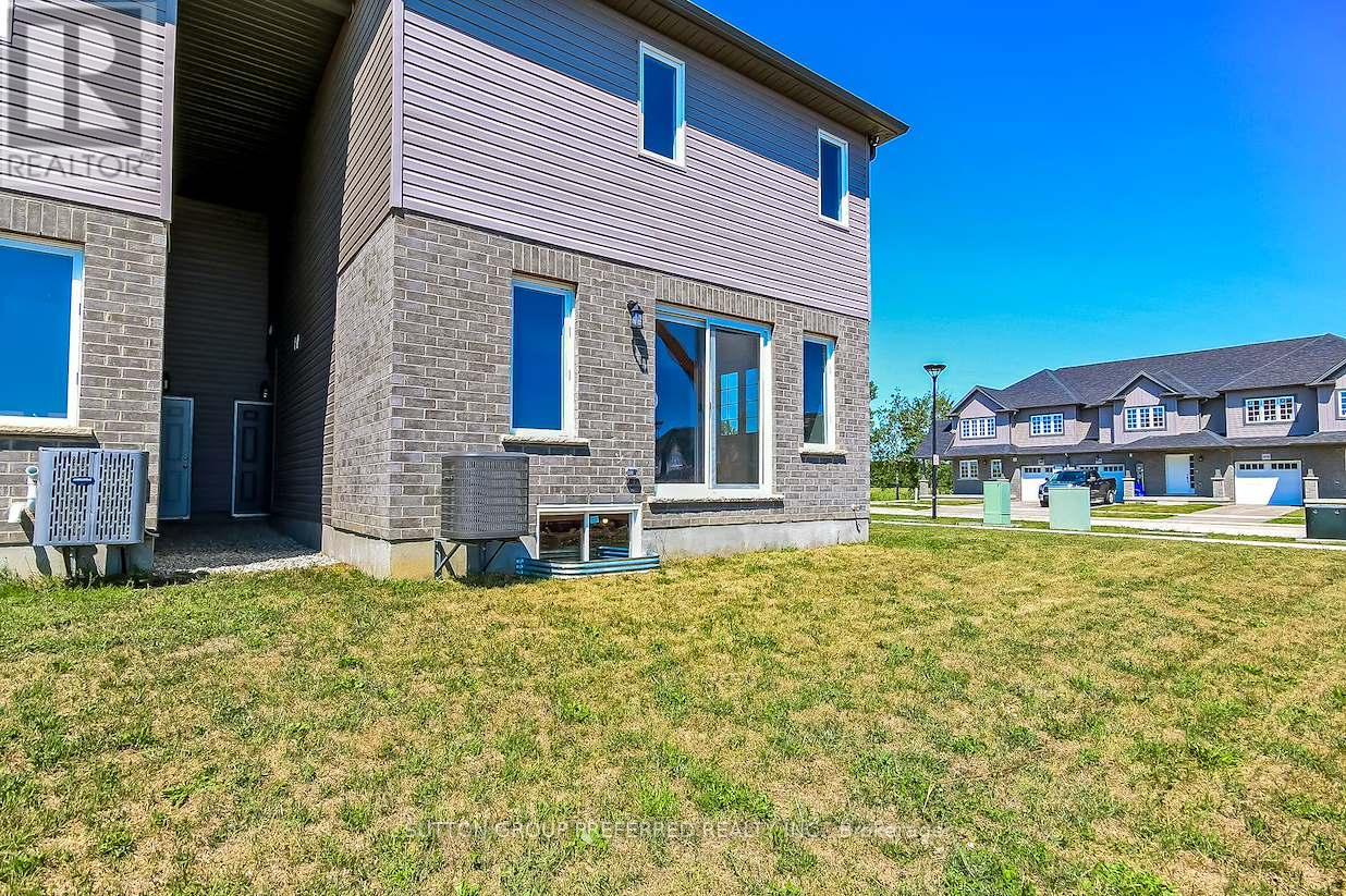 377 Kennington Way, London South, Ontario  N6L 0H4 - Photo 3 - X13598506