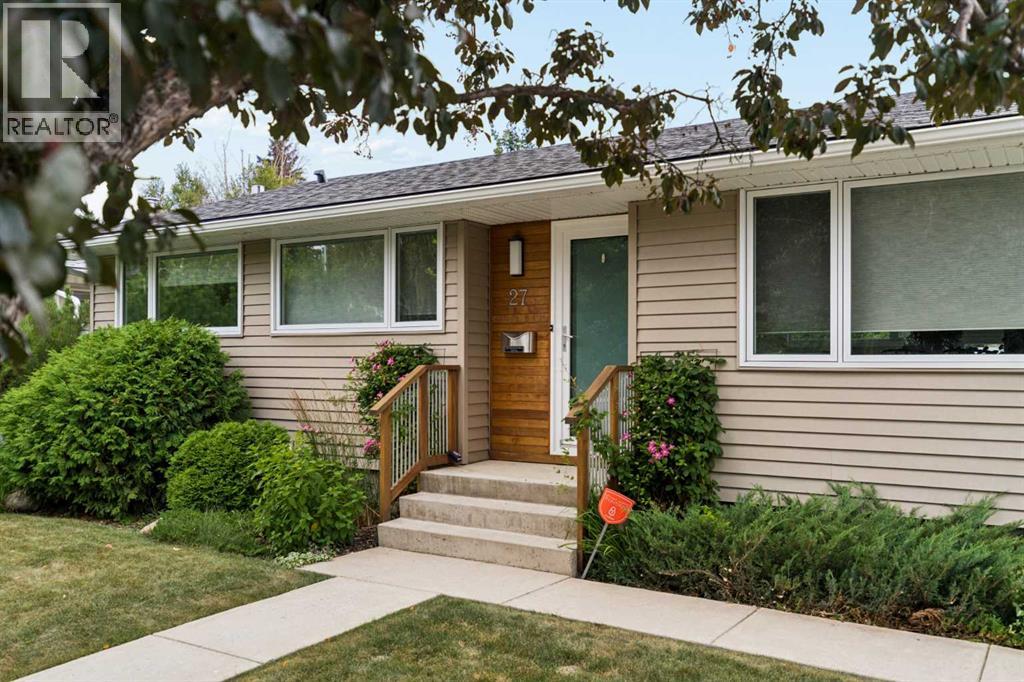 27 Gateway Drive SW, Calgary, Alberta  T3E 4J8 - Photo 3 - A2335065