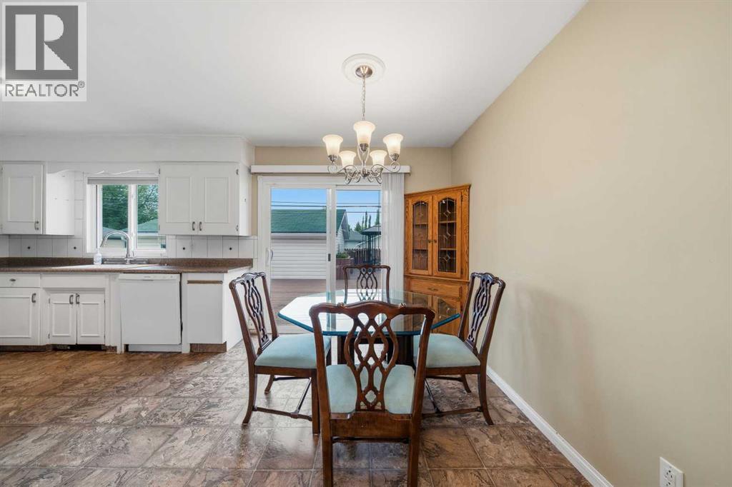 4511 41 Avenue SW, Calgary, Alberta  T3E 1G6 - Photo 4 - A2335264