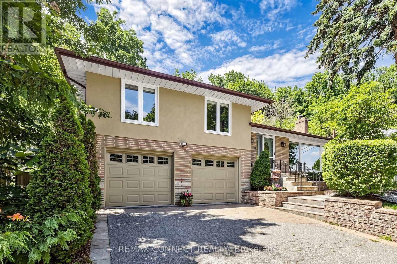 <div class="slider-price">$1,449,000</div><p>10 Catalina Drive, Toronto, Ontario</p>