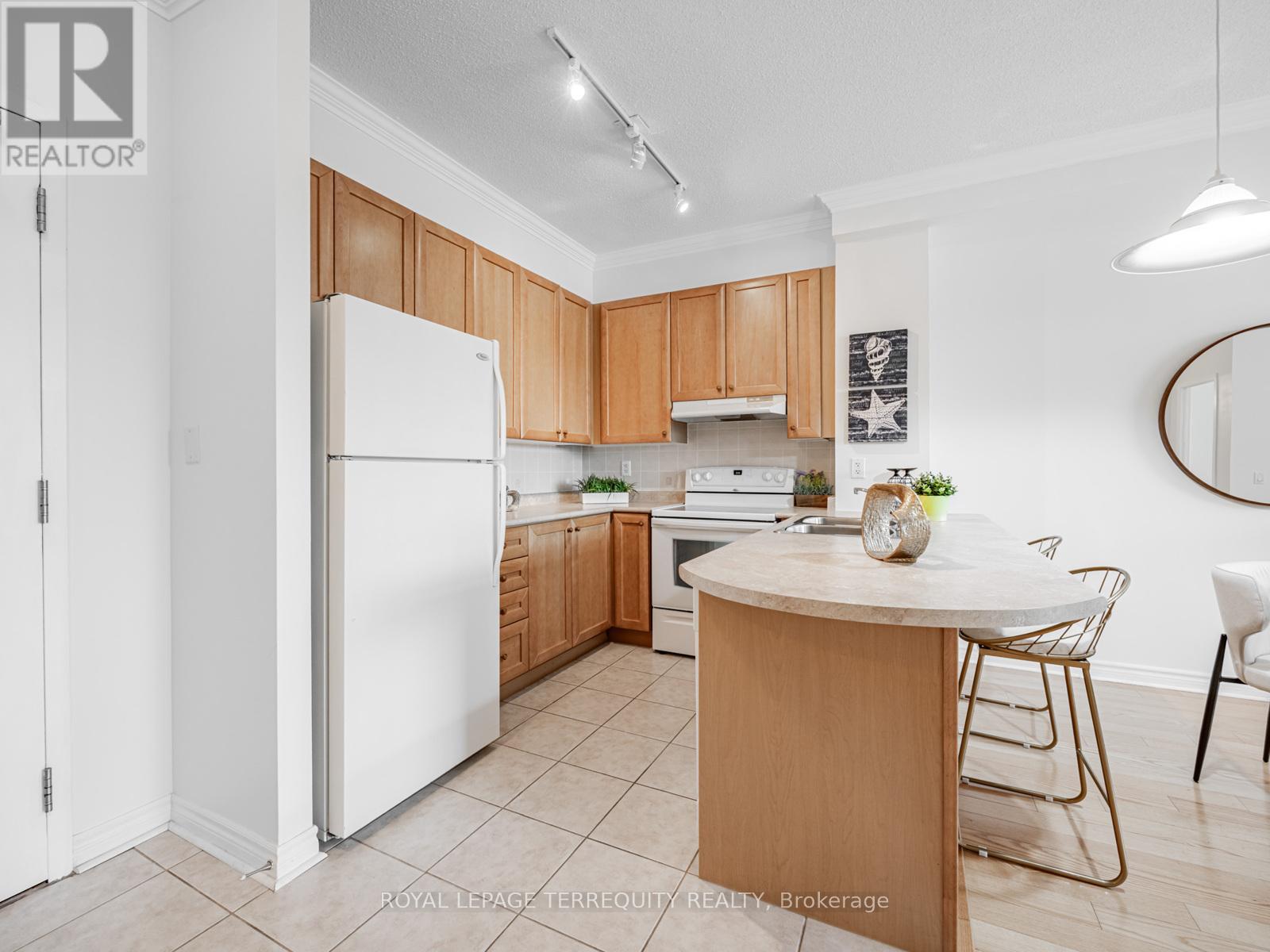 215 - 11121 Yonge Street, Richmond Hill, Ontario  L4C 0S7 - Photo 7 - N13648868
