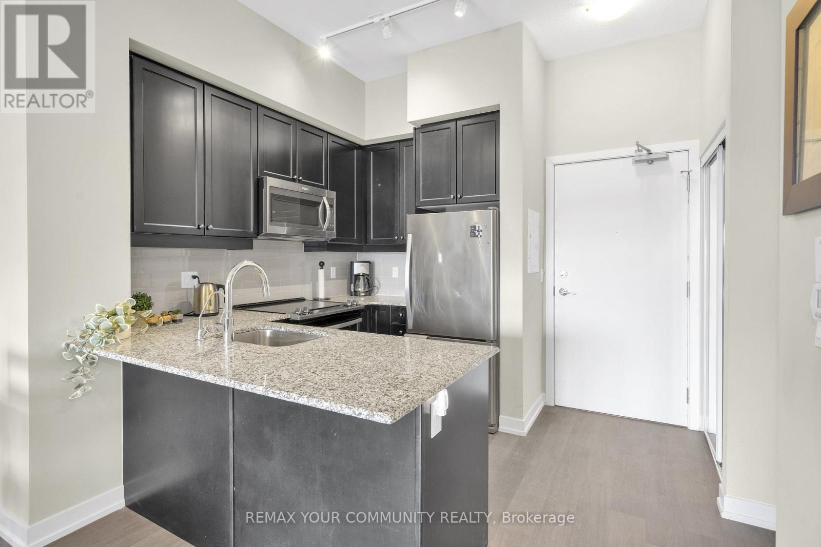 Ph401 - 555 William Graham Drive, Aurora, Ontario  L4G 3H9 - Photo 2 - N13648950