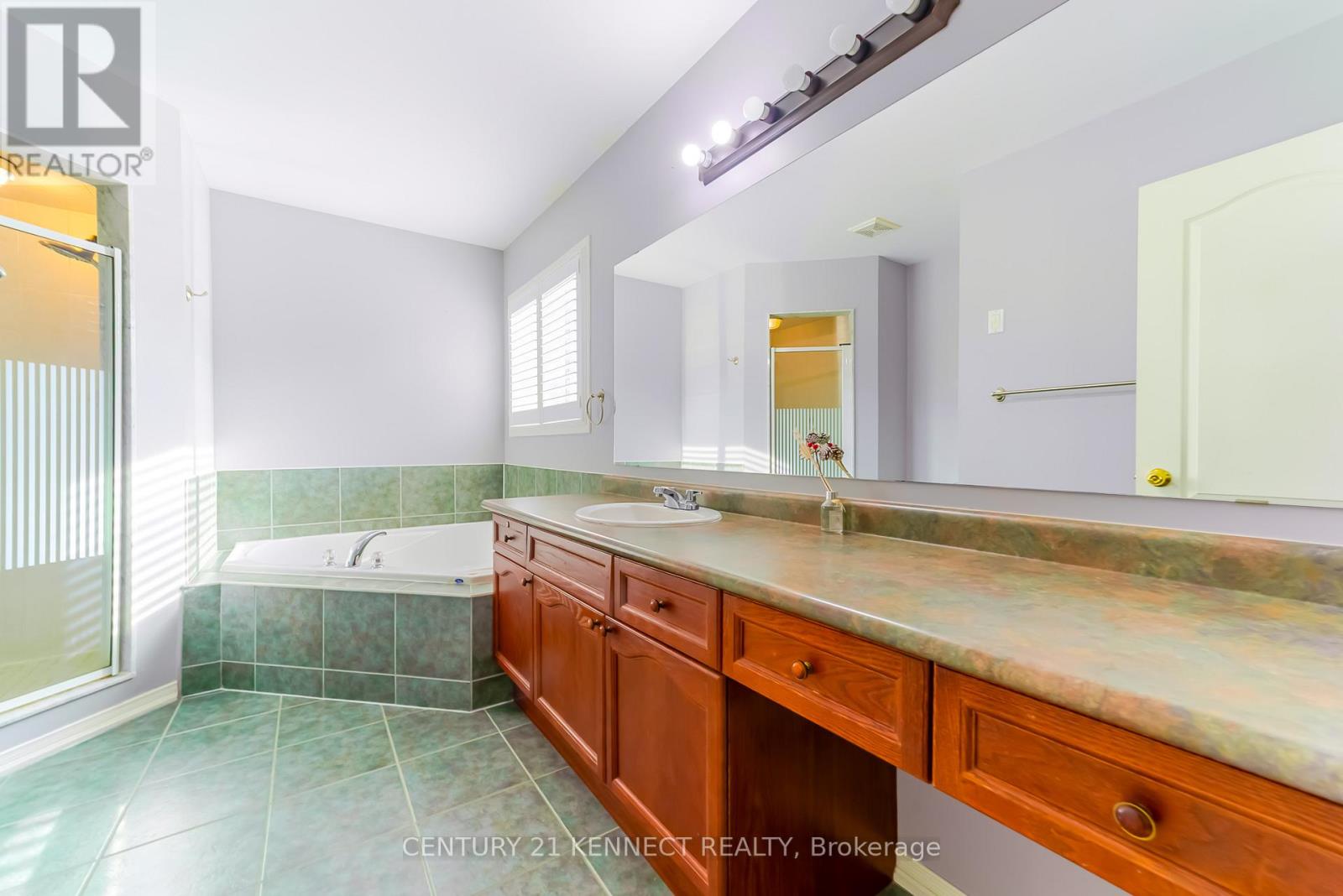 1566 Aldergrove Drive, Oshawa, Ontario L1K 2Y2 - Photo 24 - E13514072