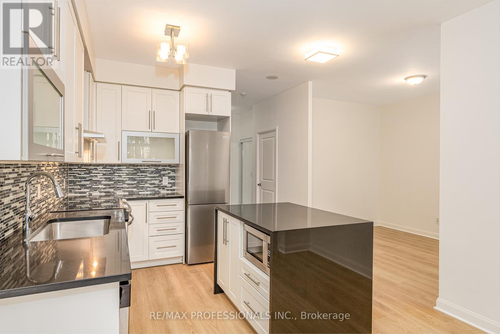 101 - 1 Michael Power Place, Toronto, Ontario  M9A 0A1 - Photo 11 - W13121348