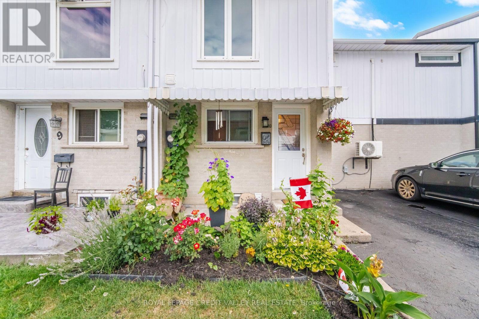 10 GLADSTONE SQUARE, Brampton, Ontario