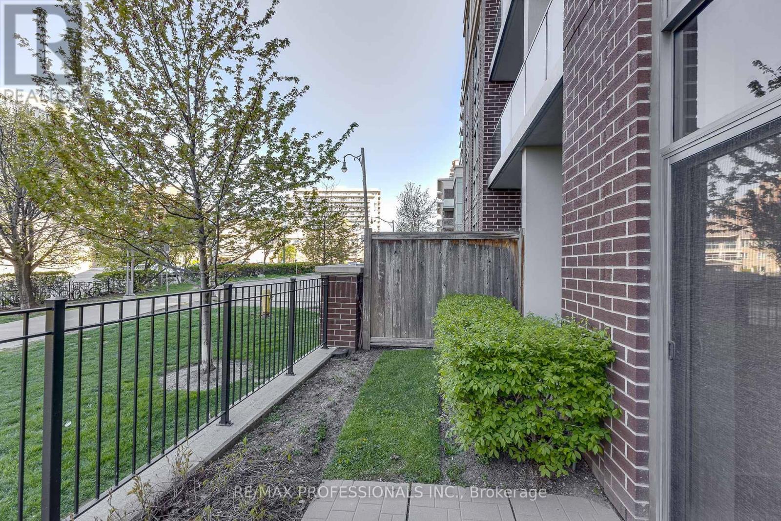 101 - 1 Michael Power Place, Toronto, Ontario  M9A 0A1 - Photo 24 - W13121348