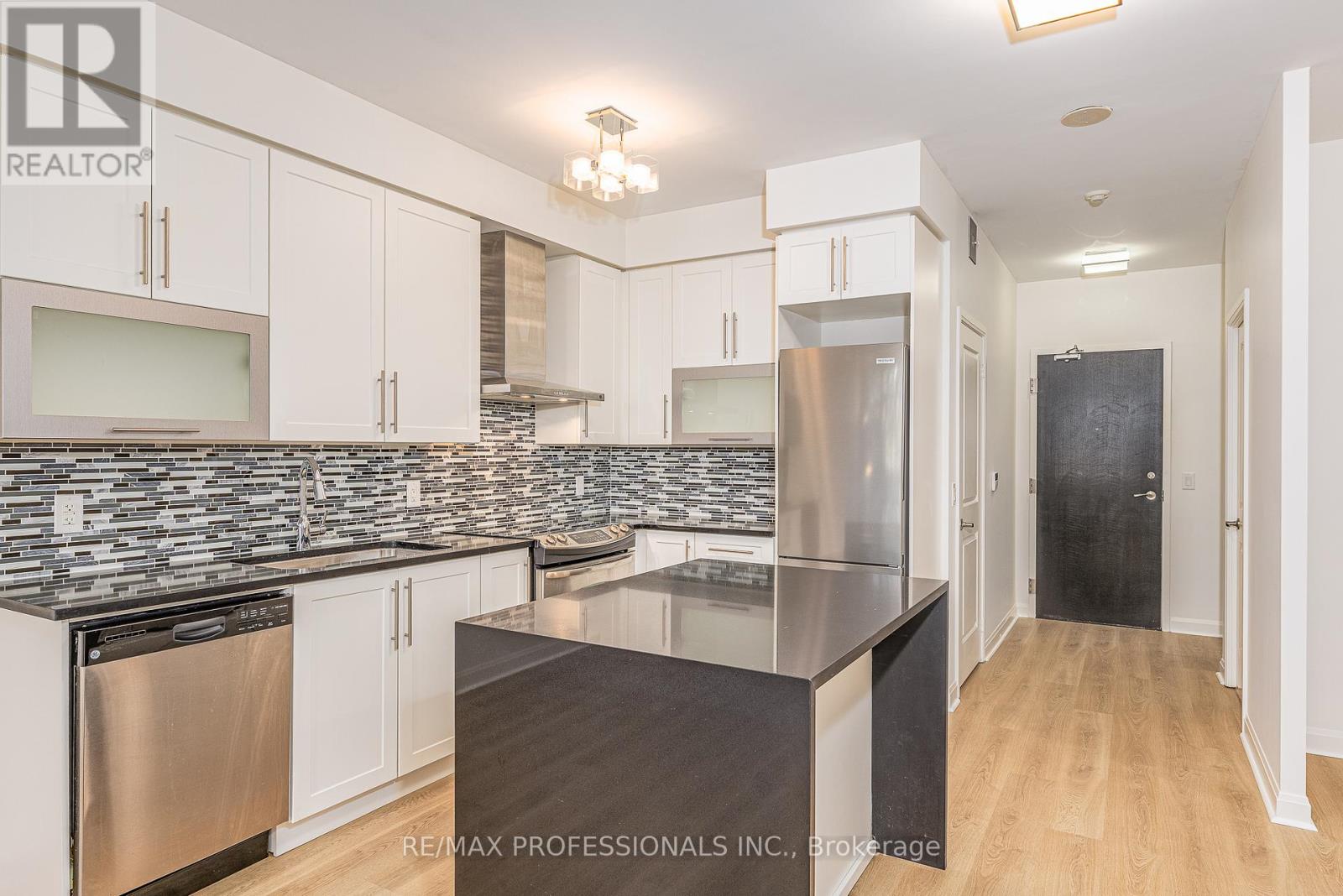 101 - 1 Michael Power Place, Toronto, Ontario  M9A 0A1 - Photo 8 - W13121348