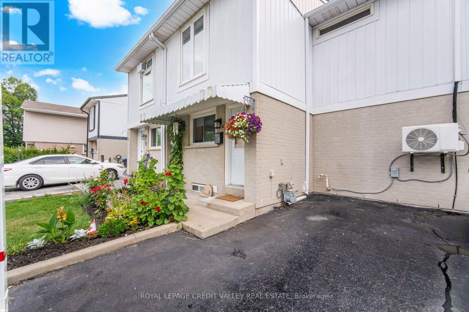 10 Gladstone Square, Brampton, Ontario  L6S 2H5 - Photo 3 - W13647276