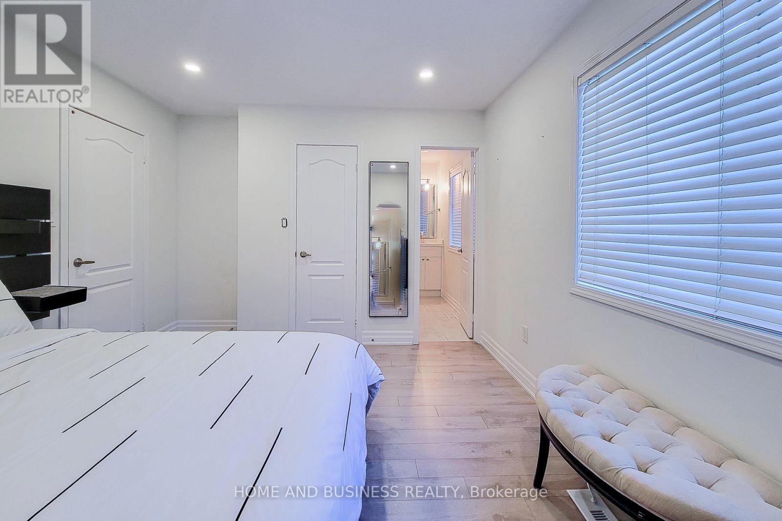 2374 BAINTREE CRESCENT