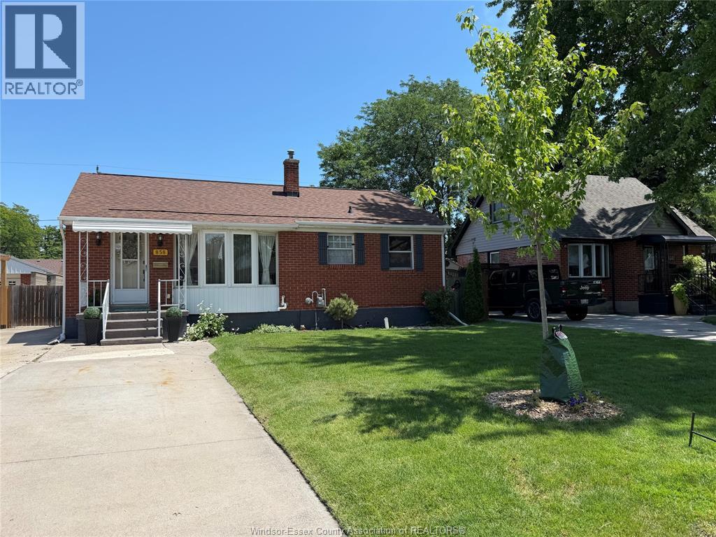 MLS# 26019154: 858 LAPORTE, Windsor, Canada