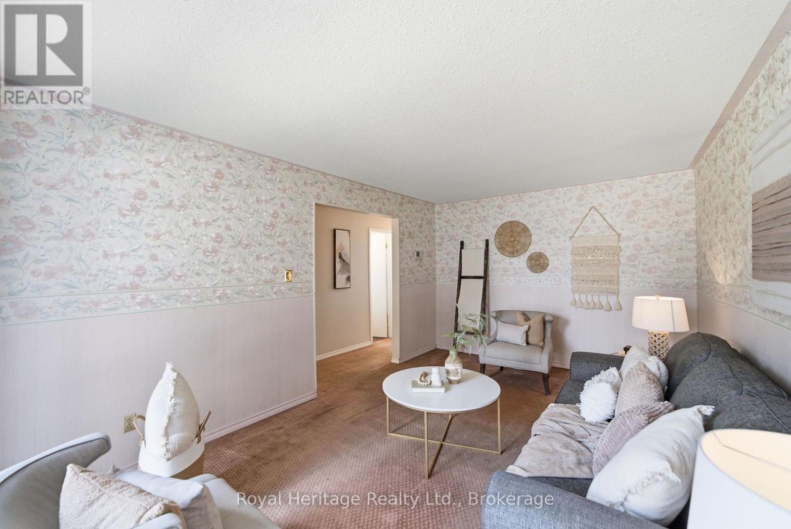 352 Vancouver Crescent, Oshawa, Ontario  L1J 5X9 - Photo 7 - E13649034