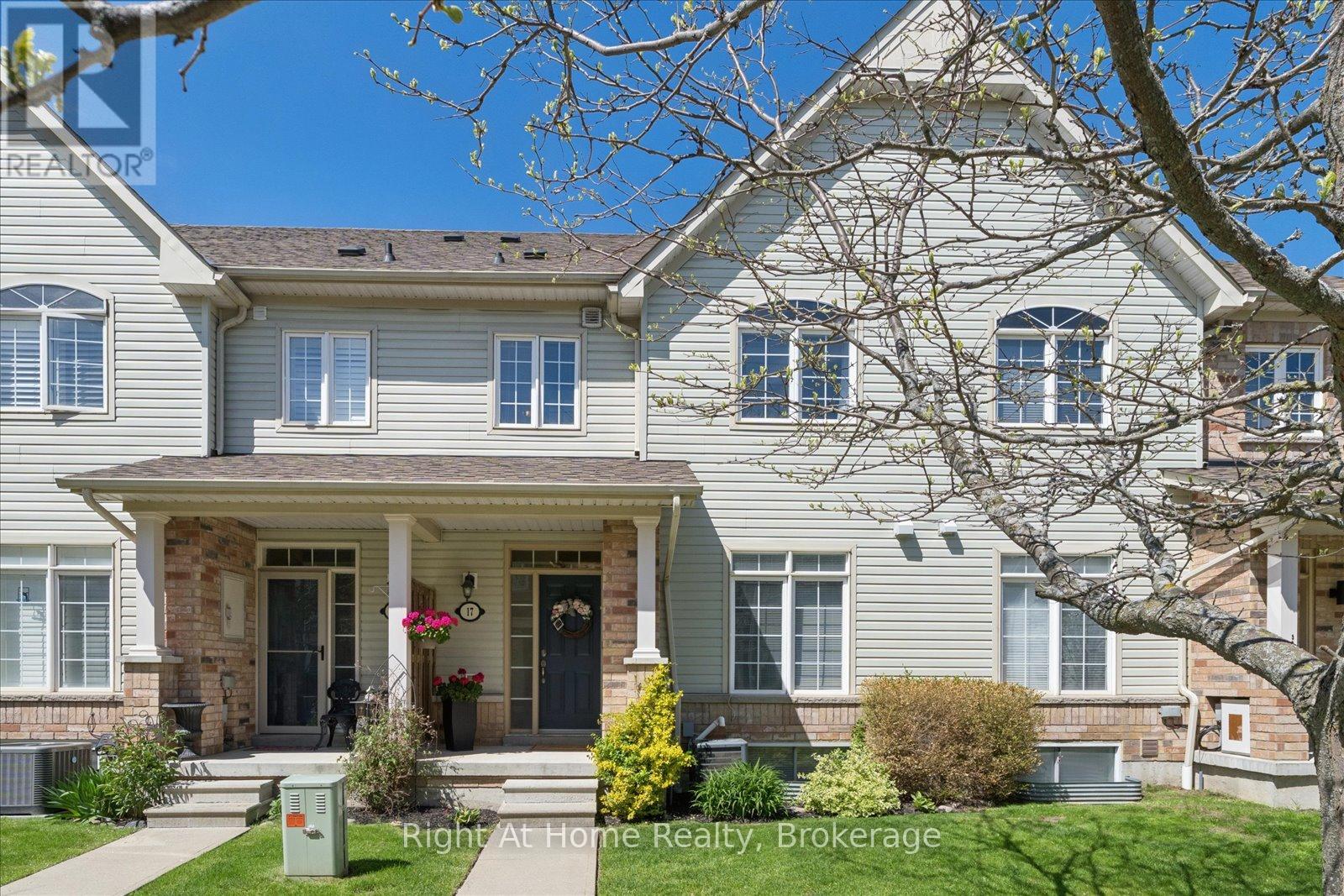17 Wicker Park Way, Whitby, Ontario L1R 0C8 - Photo 11 - E13649254