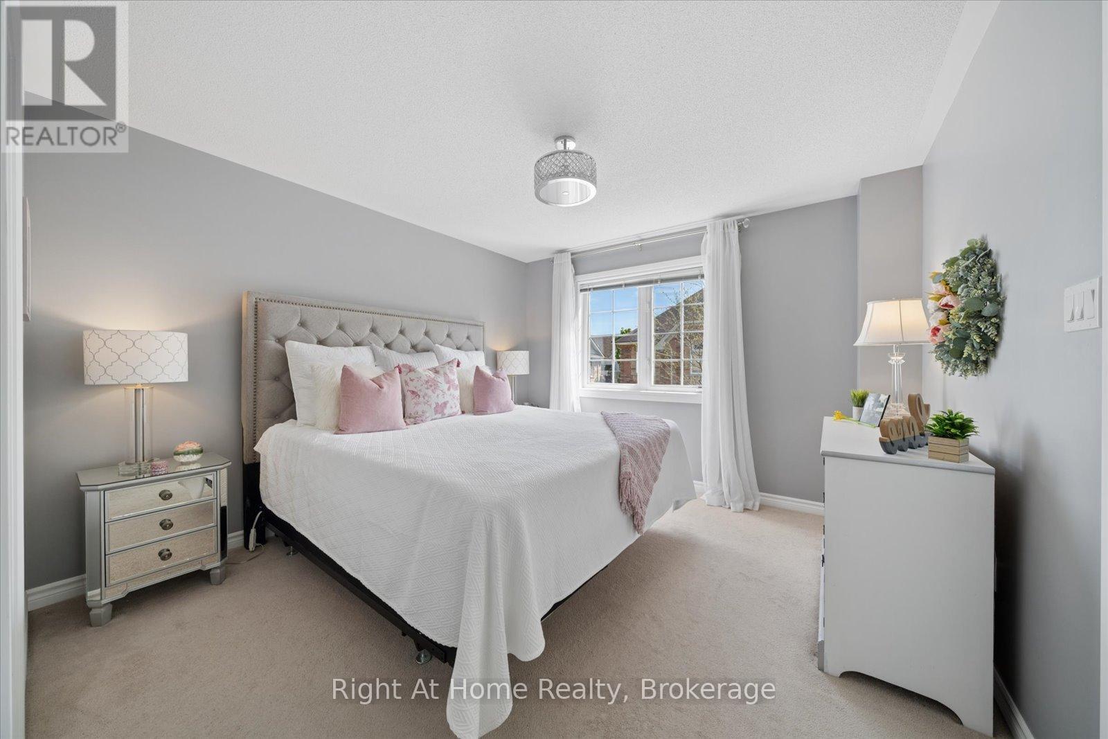 17 Wicker Park Way, Whitby, Ontario L1R 0C8 - Photo 12 - E13649254