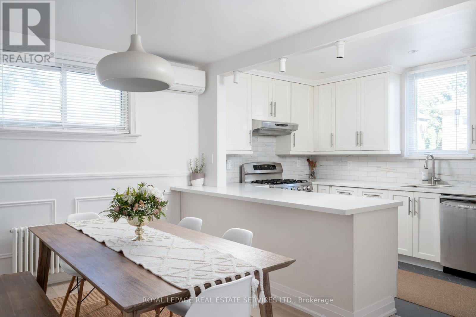 272 Rumsey Road, Toronto, Ontario  M4G 1P9 - Photo 14 - C13649042