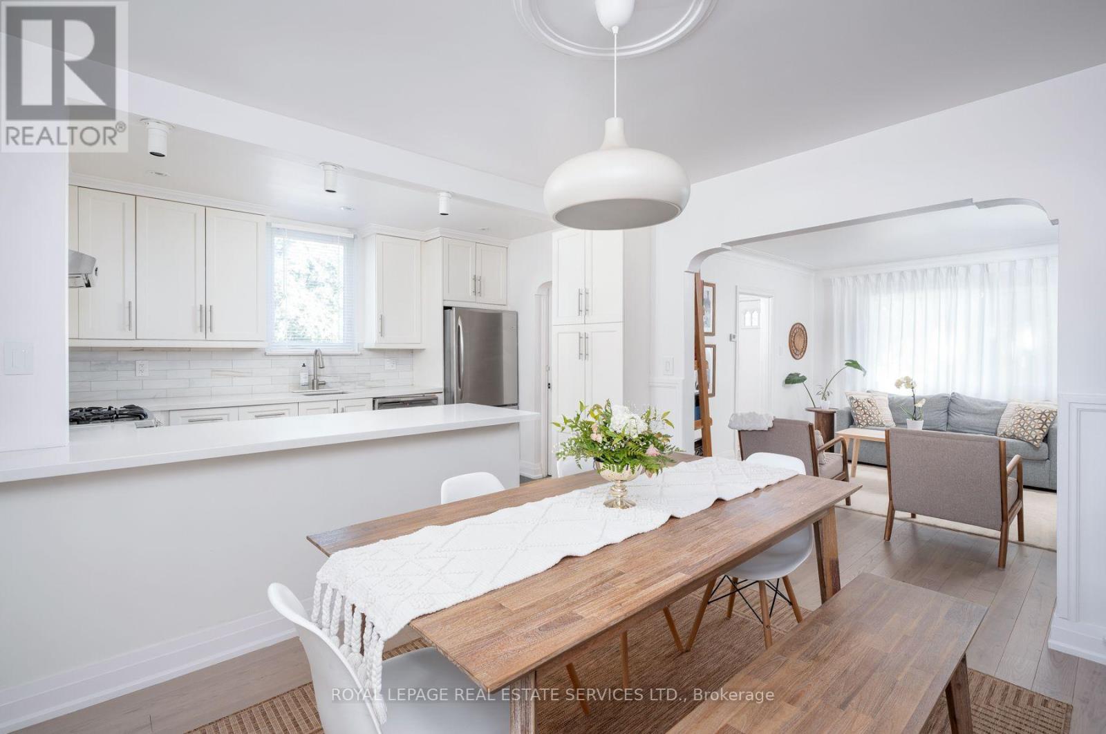 272 Rumsey Road, Toronto, Ontario  M4G 1P9 - Photo 15 - C13649042