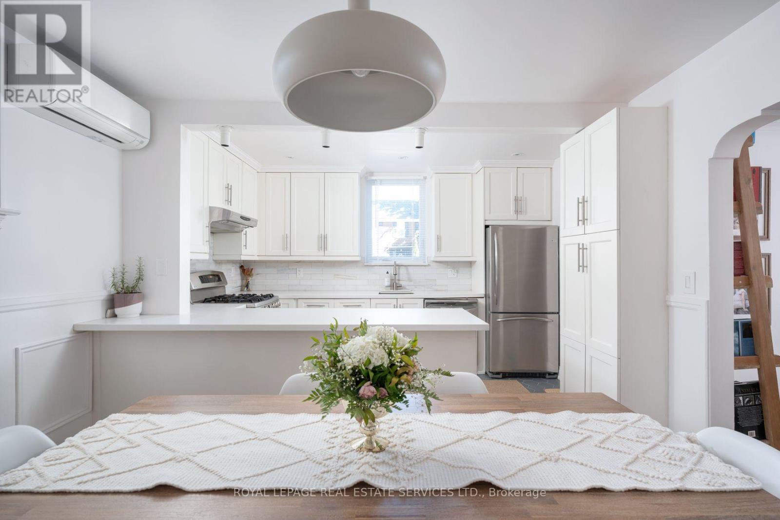 272 Rumsey Road, Toronto, Ontario  M4G 1P9 - Photo 16 - C13649042