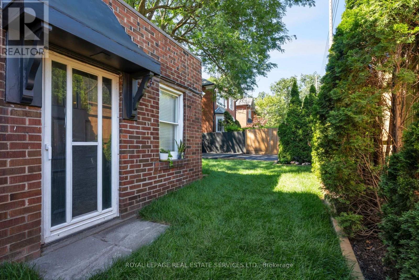 272 Rumsey Road, Toronto, Ontario  M4G 1P9 - Photo 45 - C13649042