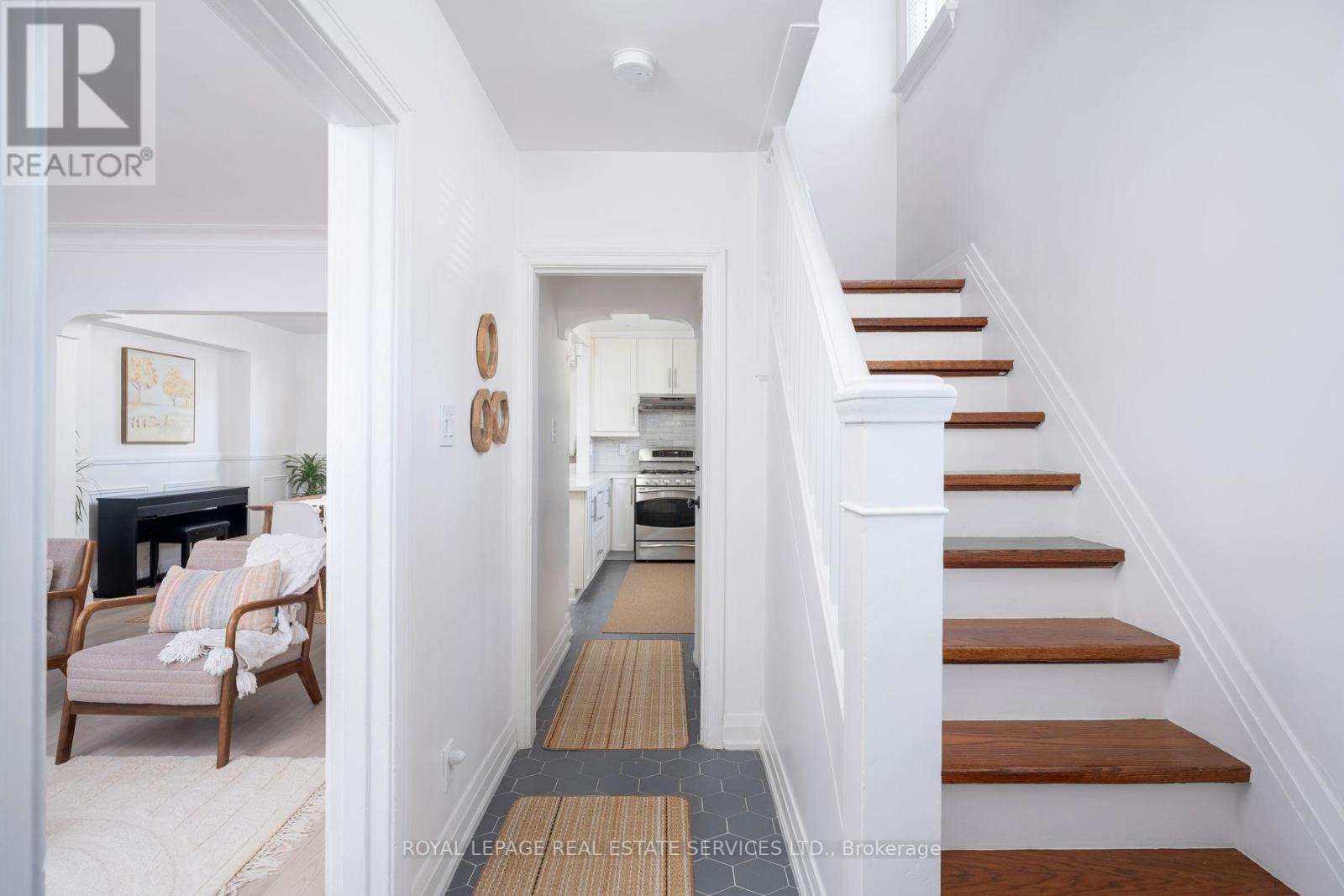 272 Rumsey Road, Toronto, Ontario  M4G 1P9 - Photo 7 - C13649042