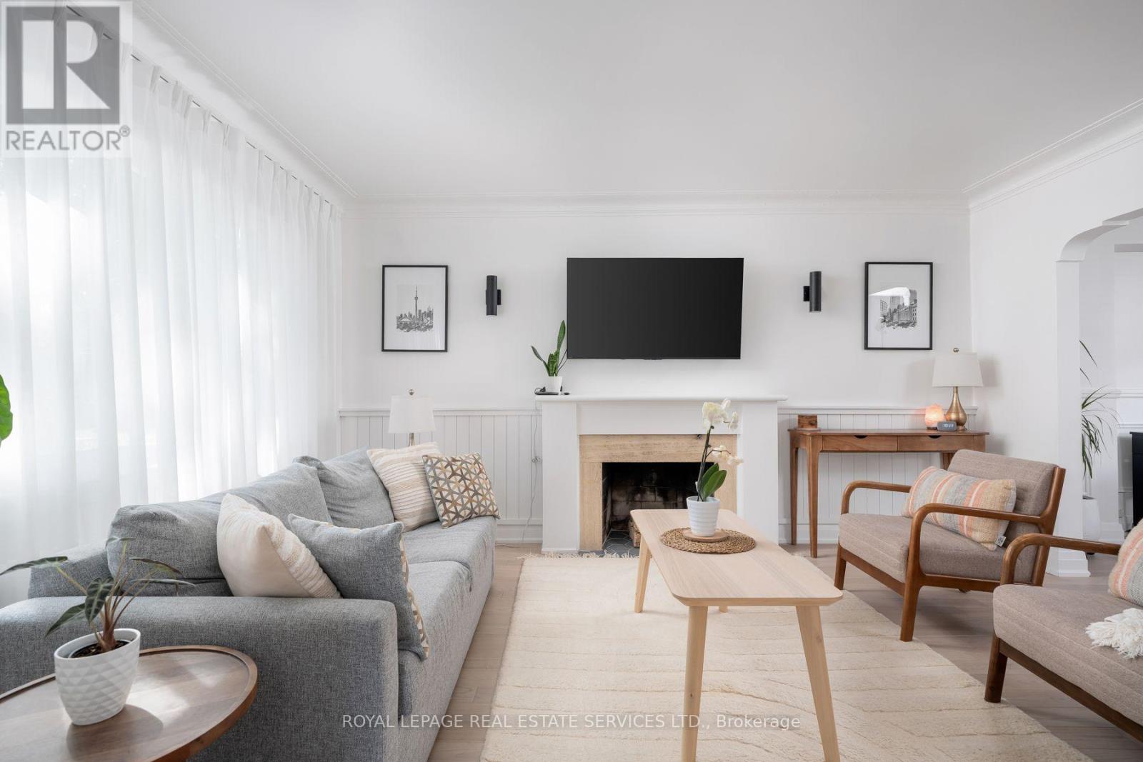 272 Rumsey Road, Toronto, Ontario  M4G 1P9 - Photo 8 - C13649042