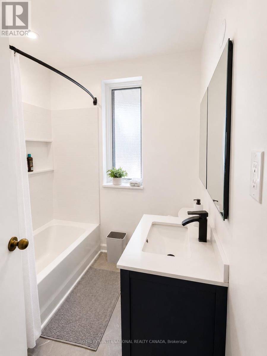10 Ternhill Crescent, Toronto, Ontario  M3C 2E5 - Photo 11 - C13649120