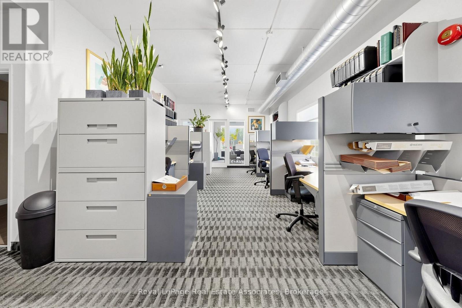Second Level - 645 King Street W, Toronto, Ontario  M5V 1M5 - Photo 18 - C13649174