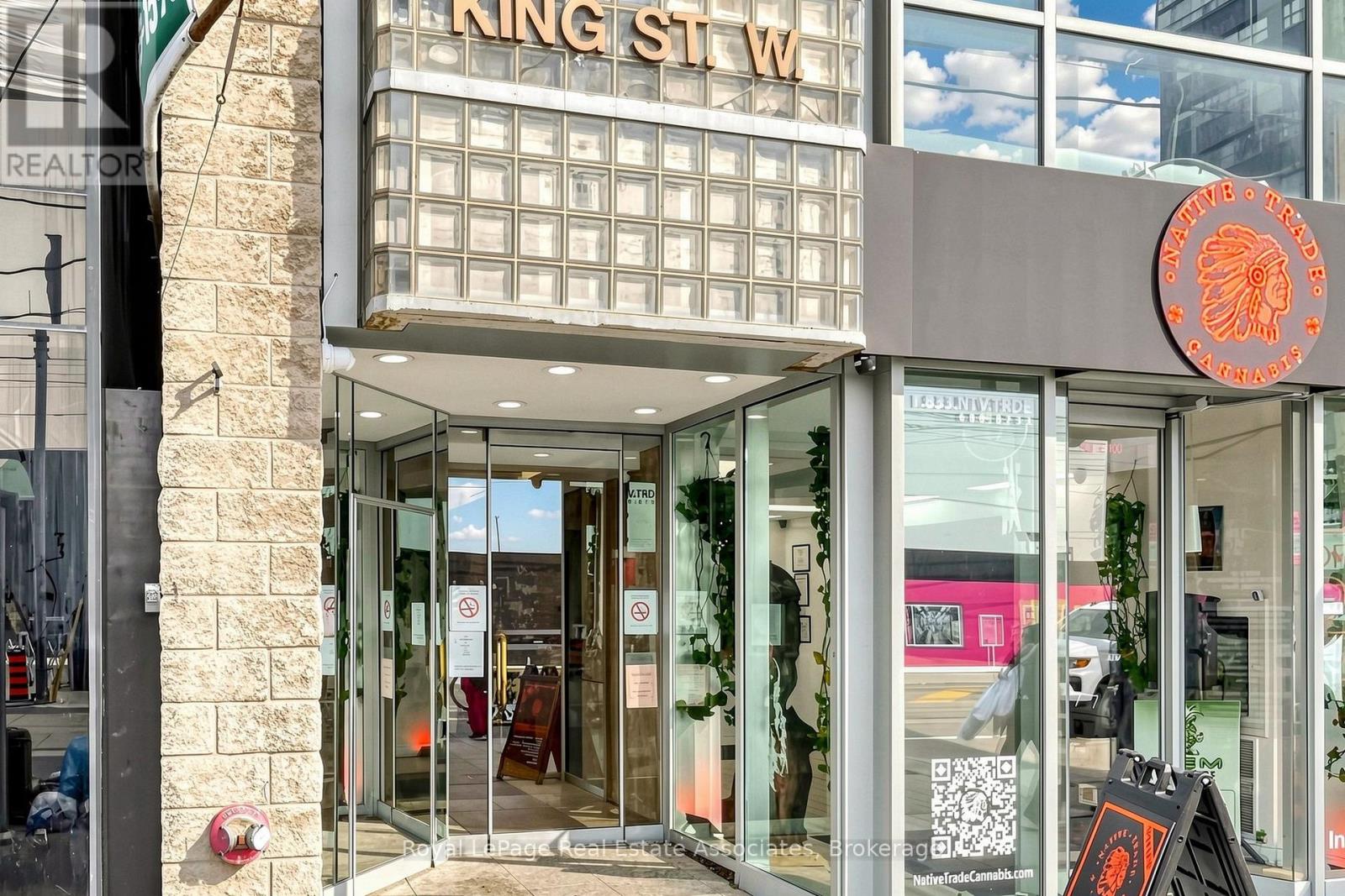 Second Level - 645 King Street W, Toronto, Ontario  M5V 1M5 - Photo 2 - C13649174